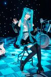 萌新推特00後露臉網紅美少女▌白莉愛吃巧克力▌Cos初音未來 香艷酥乳粉嫩白虎演唱會 精美私拍
