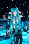 萌新推特00後露臉網紅美少女▌白莉愛吃巧克力▌Cos初音未來 香艷酥乳粉嫩白虎演唱會 精美私拍