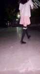 來自女兒的第一次口、足交，戶外商業街的內射，對白刺激！