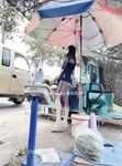 尤物反差婊，推特頂級美腿蜜臀小網紅-LC小狐狸 色女的膽子都是這么大嗎？公共場合如此暴露，大爺們的眼睛都翻直了