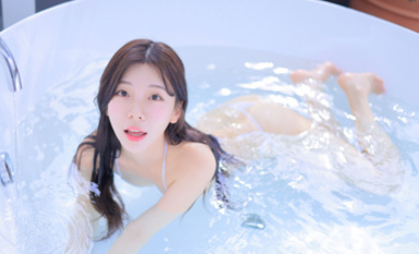 韓國嫩模【李素英leeesovely】9月最新兩部VIP作品！【洗眼神器】一眼 讓人如沐春風的超級清純美少女，戲水 清涼套裝，初戀女神 (1)