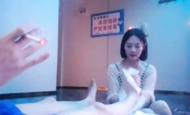 技師太漂亮，按摩到挑逗逐漸曖昧氣氛，玩弄奶子露莖引誘，舞動賣弄風騷